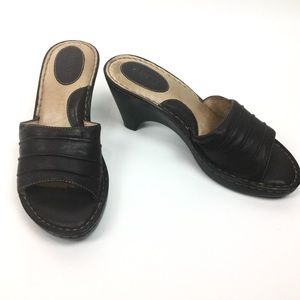 Born Sandals Brown Leather Slides 3 1/2 Heels Sz.8